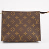 Louis Vuitton Toiletry 19